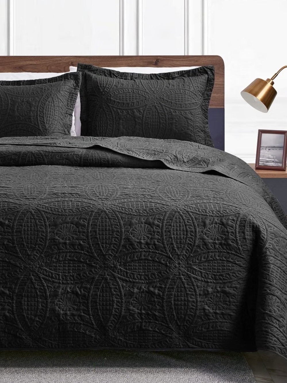 Classic Quilted Bedspread Set in Black - Includes Shams